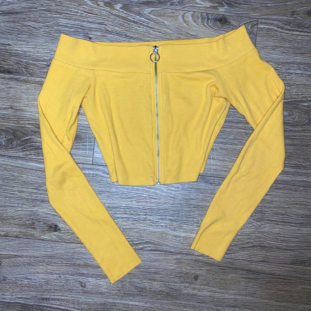 🌼 Off the shoulder Yellow zip up long sleeve